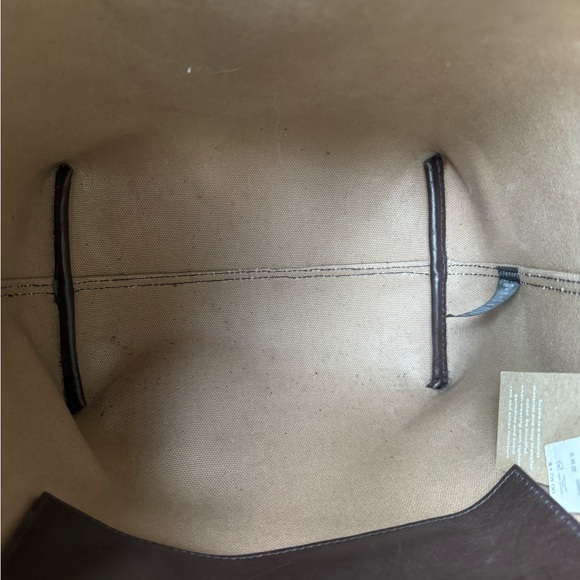 Madewell Essential Bucket Tote - Picture 6 of 9